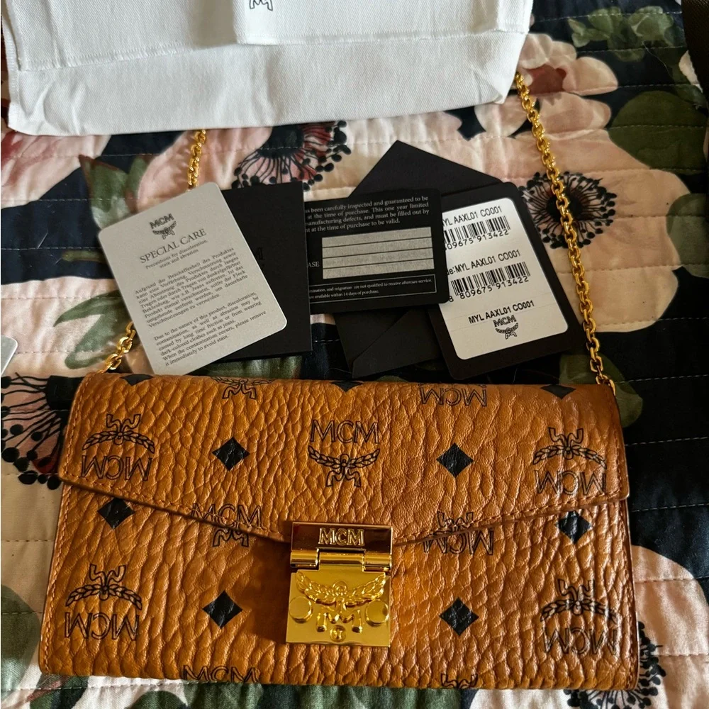 MCM Crossbody Wallet with removable gold chain. - Picture 2 of 15